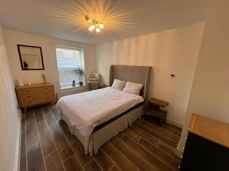 North Parade, Grantham, NG31 - Photo 1