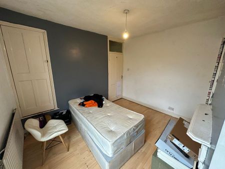 2 bedroom terraced house to rent - Photo 4