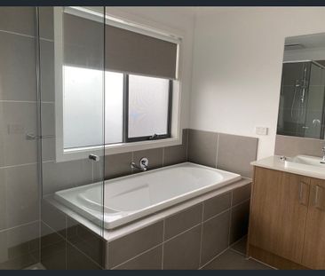 A PERFECT THREE BEDROOM HOME IN ROXBURGH PARK - Photo 6
