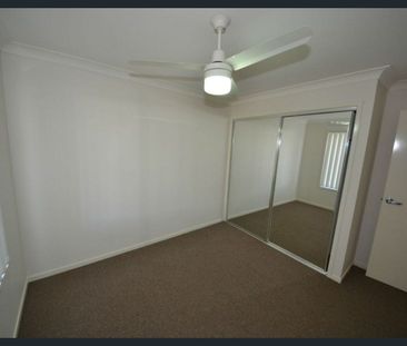 Spacious and modern family home in a convenient Gracemere location. - Photo 4
