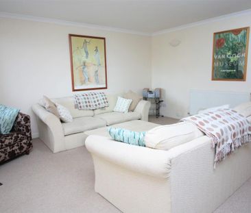 3 bedroom flat to rent - Photo 2