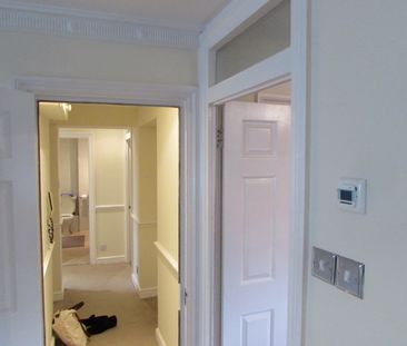 2 Bed Penthouse, Albemarle Road, BR3 - Photo 2