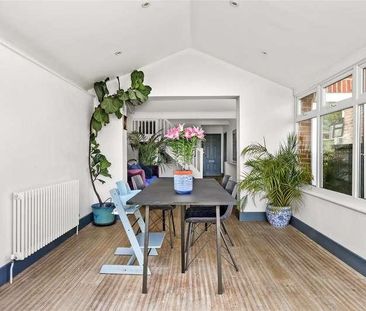 Theydon Grove, Epping, CM16 - Photo 3