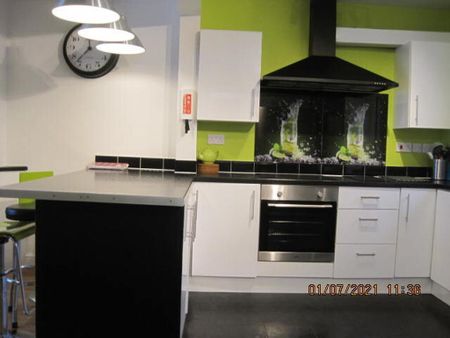 6 bedroom semi-detached house to rent - Photo 5