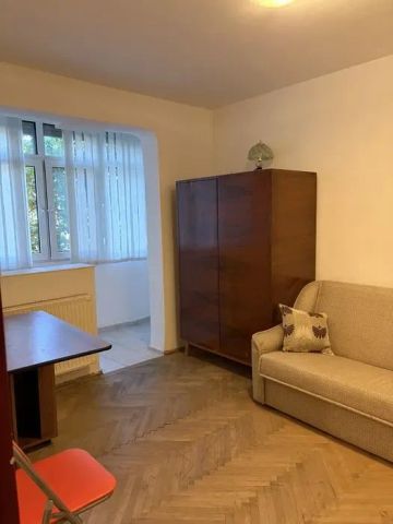 Apartament semidecomandat de închiriat cu garaj - Fotografie 4