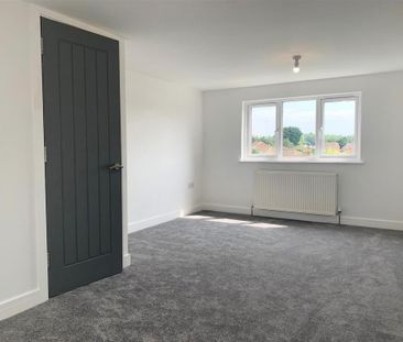 3 bedroom end of terrace house to rent - Photo 2