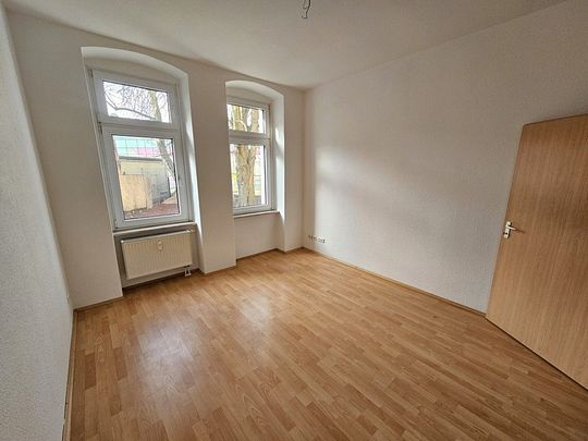 Schöne 2- Zimmerwohnung im Erdgeschoss inkl. Tageslichtbad mit Badewanne + separater Küchenbereich - Photo 1