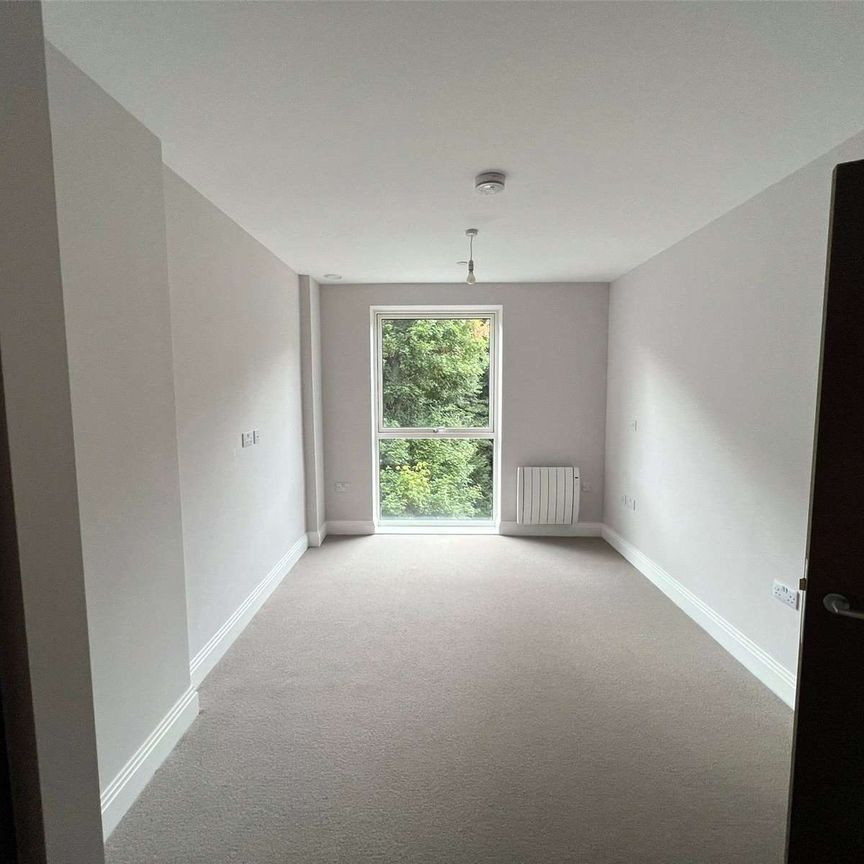 A large, modern two bedroom apartment at the edge of the Pantiles - Photo 1