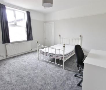 6 bedroom terraced house to rent - Photo 2