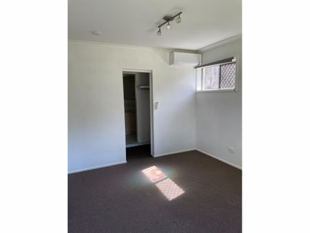 12 Louise Street, Southport - Photo 5