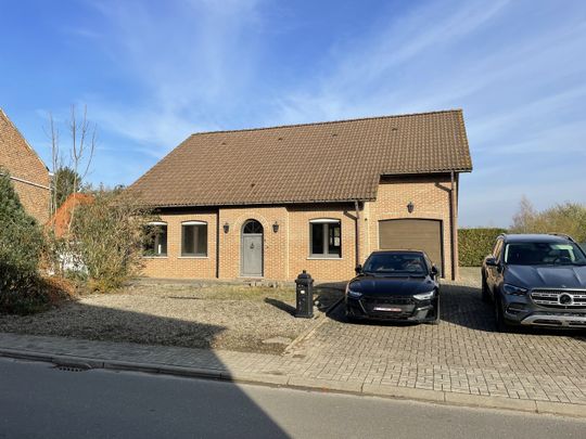 Ruime woning met achteraan prachtig vergezicht - Photo 1
