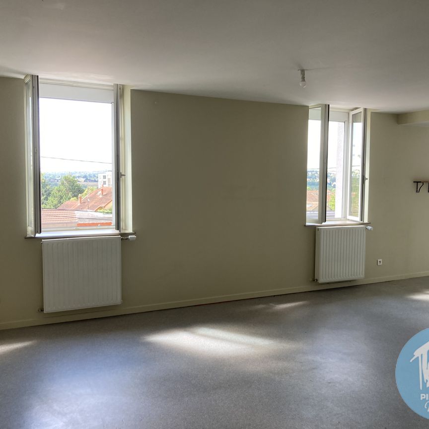 Location Appartement 4 pièces 84m² ROANNE 42300 - Photo 1