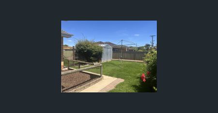 FRESHLY PAINTED 4 BEDROOM - Photo 5