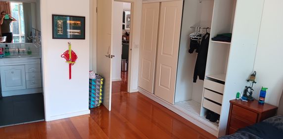 Cheltenham - Photo 2