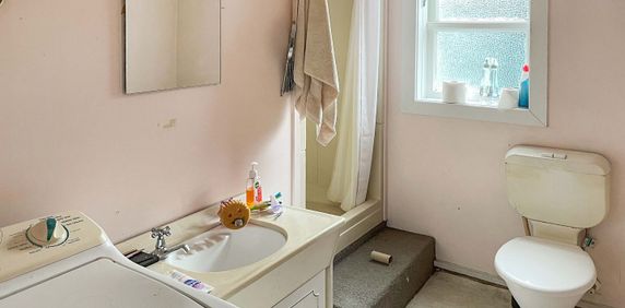 Charming Studio in the Heart of Newtown - Photo 2