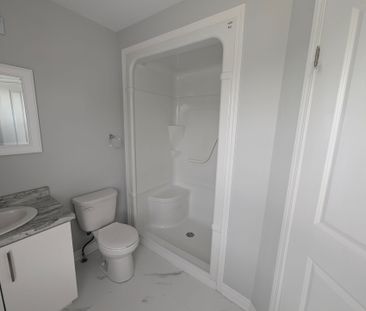 For Lease - 82 St George Street, Welland, Ontario - Photo 4