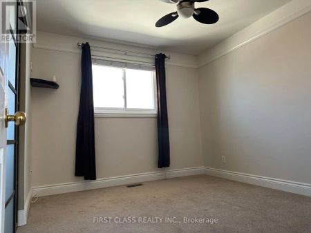 28 COLLINS CRESCENT - Photo 5