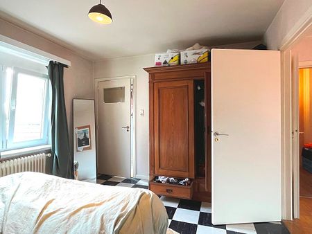 instapklaar éénslaapkamer appartement op de vierde verdieping op wandelafstand van Gent Sint-Pietersstation. - Foto 2