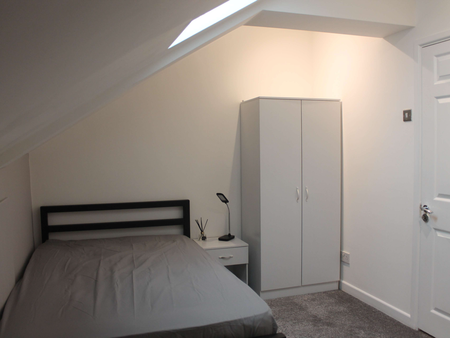 Flat 2 Room 3 - Photo 4