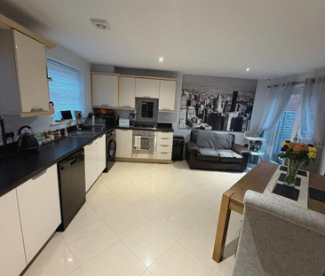 3 bedroom semi-detached house to rent - Photo 2