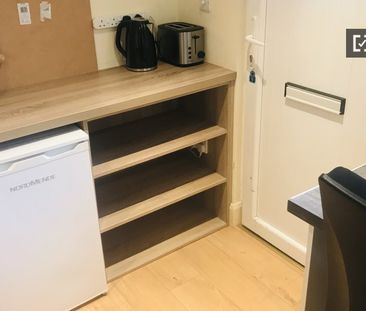Room in 3-bedroom apartment in Cabra, Dublin - Photo 1