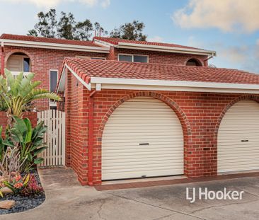 Amazing Townhouse in West Lakes, No Less! - Photo 4