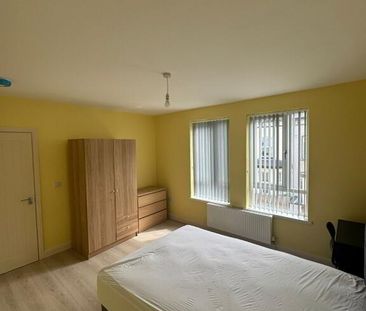 **mature Students***, 6 Fairman Place, September, Students, BT48 7LD - Photo 2