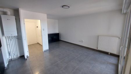 location Appartement T3 DE 62.7m² À DRANCY - Photo 2