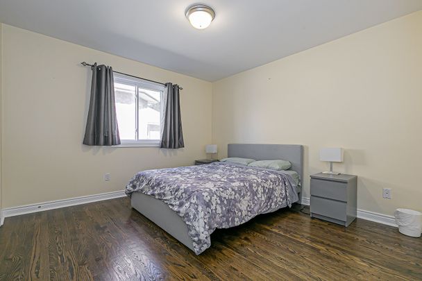 For Lease - 741 College Manor Drive, Newmarket, Ontario - Photo 1