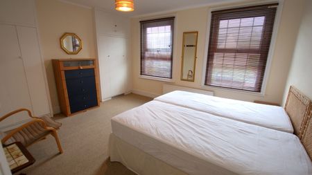 2 Southville Gordon Road, CHELTENHAM GL530ES - Photo 3
