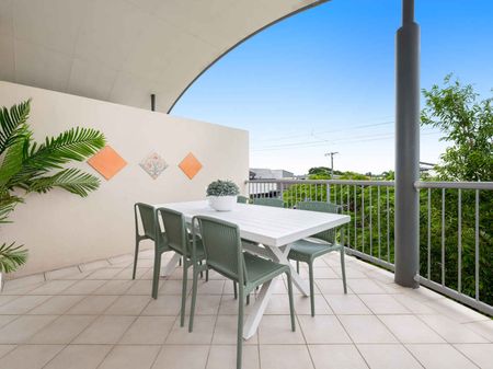 Stunning 3-Bedroom Unit in Prime Ascot Location - Photo 4