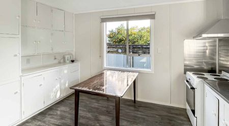 WEST END - 3 BEDROOM - Photo 5