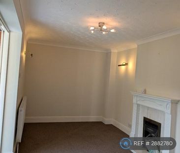2 bedroom semi-detached house to rent - Photo 2
