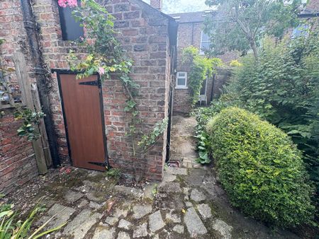 East Parade, Heworth - P1320 - Photo 2