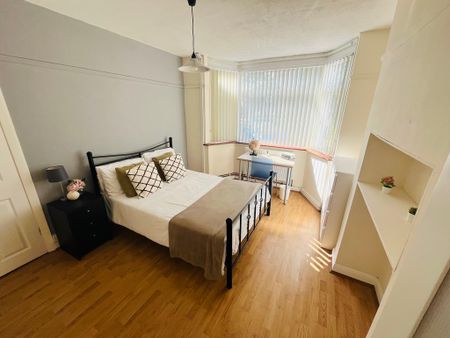 6 Bed Student Accommodation - Photo 2