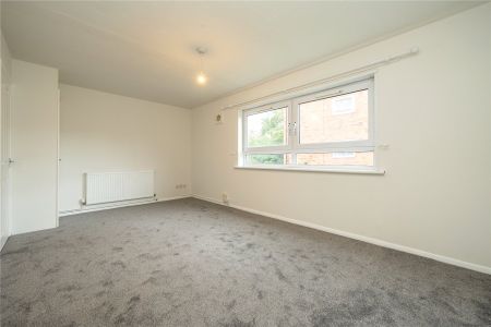 Addlestone Park, Addlestone - 2 bedrooms Property for lettings - Seymours - Photo 2