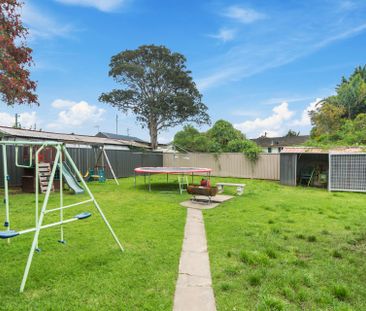 Stylish & Spacious Family Home in Prime Location! - Photo 6