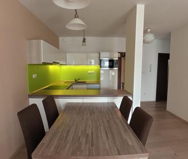 SUPER CENA - 3-izbový byt s veľkou loggiou a parkovaním v Senci - Photo 3
