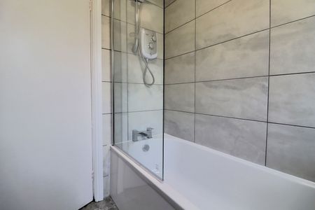 2 Bed Flat, Fairfield Court, M14 - Photo 3