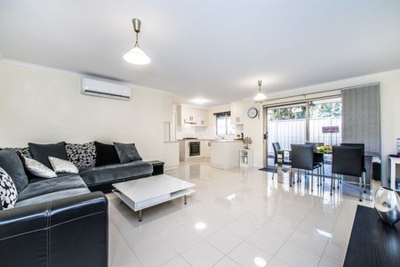 10 Raphael Cresent, Morphett Vale SA 5162 - House For Rent | Domain - Photo 5