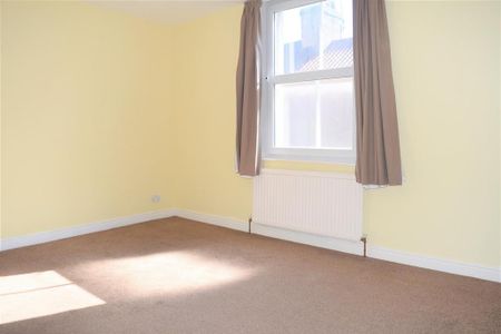 3 bedroom flat to rent - Photo 4