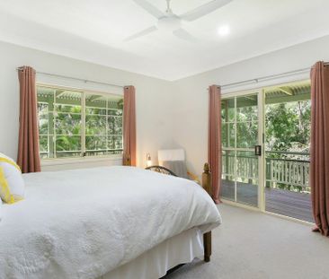 LARGE FOUR/FIVE BEDROOM FAMILY HOME WITH POOL - FURNISHED OPTION AV... - Photo 4