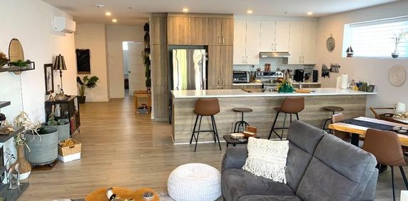 TOUT INCLUS - 4½ 1285 pi2 - PRÈS DU LAC BOIVIN / 2e ÉTAGE / ASCENSEUR / IMMENSE WALK-IN / 100% BÉTON / THERMOPOMPE - Logement à Granby - Photo 2