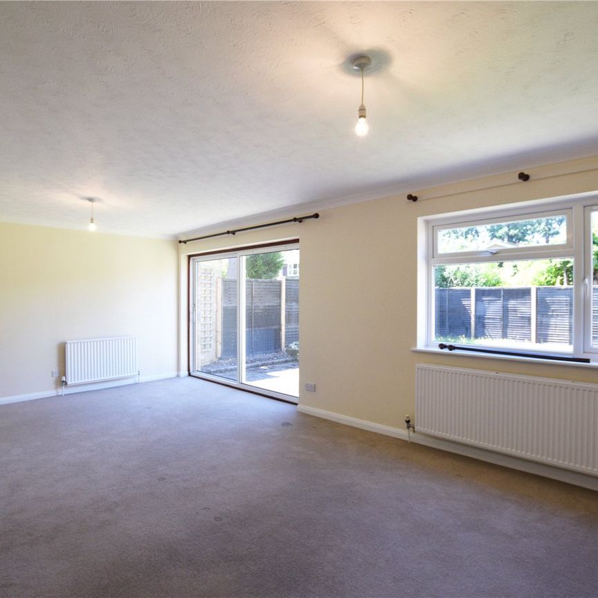 4 bedroom House in Cherrydale Road, Camberley - Photo 1