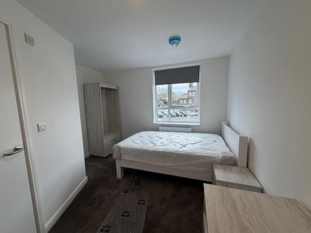 1 bedroom in a house share to rent - Photo 3