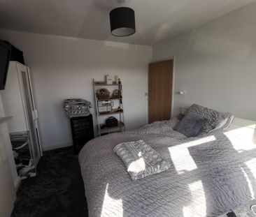 3 Bed Semi-Detached House, Merryoak Road, SO19 - Photo 5