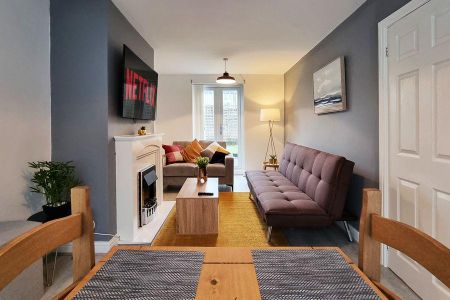 3 bedroom semi-detached house to rent - Photo 3