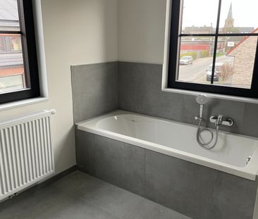 Drie slaapkamer EENGEZINSWONING met garage & tuin - Photo 4
