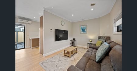 Spacious 3 Bedroom Unit with Double Garage & Private Courtyard - Photo 2