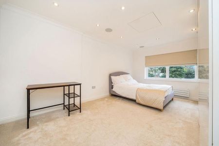 5 bedroom semi-detached house to rent - Photo 3